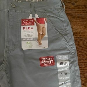 New with tags Signature Levi Strauss Flex Fabric 31x 30